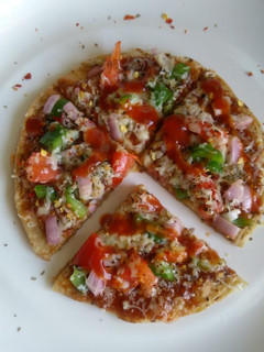 रोटी पिज्जा (Roti pizza recipe in hindi) रेसिपी मुख्य फोटो