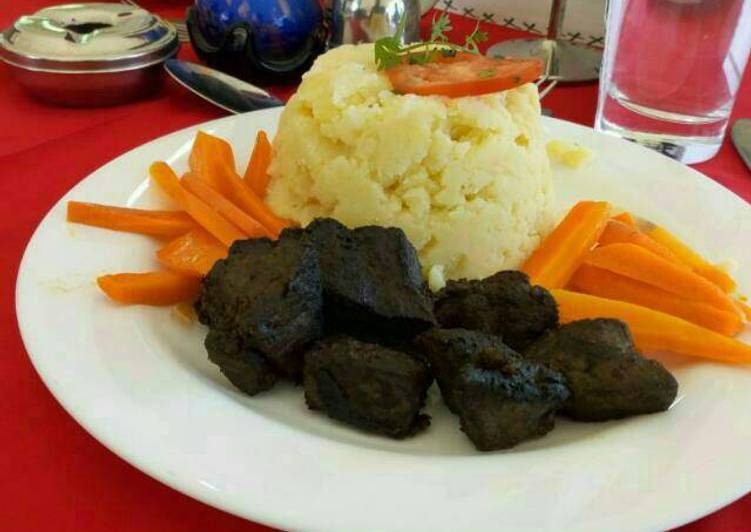 Simple Way to Prepare Speedy Pan fried liver,vichy carrots and mashed potatoes