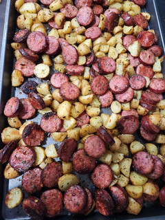 A picture of Kielbasa and Potatoes.