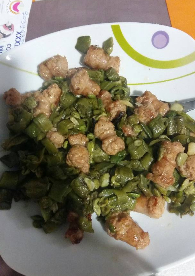 Una foto de Habas con longaniza y ajos tiernos