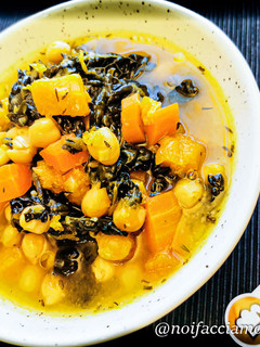 Foto di Minestra di Ceci con Zucca e Cavolo Nero