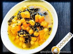 Foto di Minestra di Ceci con Zucca e Cavolo Nero