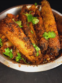 भरवा करेले प्याज़ (bharwa karele pyaz recipe in Hindi) रेसिपी मुख्य फोटो