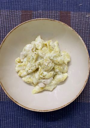 A picture of Chicken white sauce pasta.