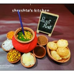 A picture of Pani puri.