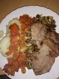 Carne con papas hervidas