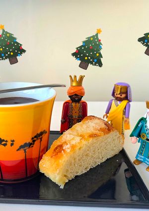 Una foto de Roscón de Reyes tipo brioche