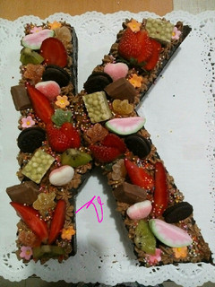 Foto resep Kue Ultah Alfabet (Monogram Cake) dg cake dasar Brownies Kukus