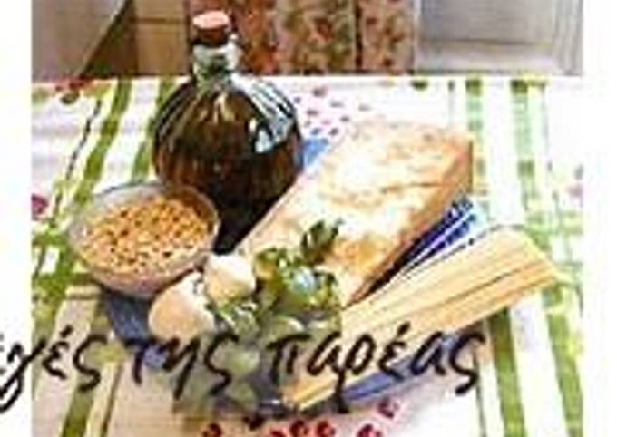 κύρια φωτογραφία συνταγής Σάλτσα βασιλικού, από το ντουλάπι της γιαγιάς