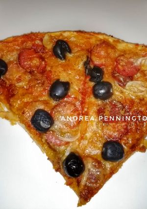 Una foto de Pizza casera de salchicha