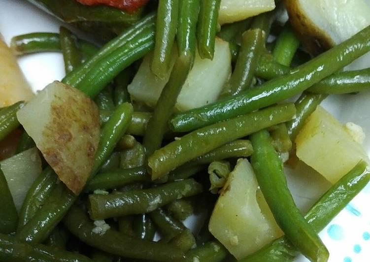labor day green beans and potatoes vegetarian recipe main photo