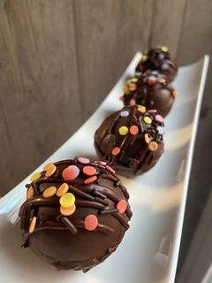 Una foto de Hot chocolate bombs - Bombas de chocolate