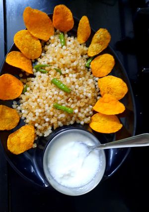 साबुदाणा खिचडी (sabudana khichdi recipe in marathi) रेसिपी चे मुख्य फोटो