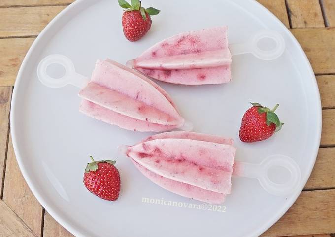 Cara membuat Strawberry Milk Popsicle (Snack MPASI, Anak dan Dewasa) Cara membuat Strawberry Milk Popsicle (Snack MPASI, Anak dan Dewasa)