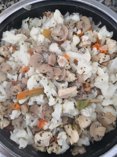 Una foto de Verduras con pollo
