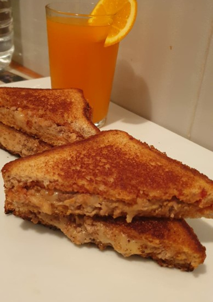 Una foto de Sándwich de atún tostado