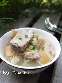 排骨蓮藕湯 的食譜成品照片
