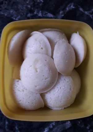 A picture of Instant Rava Idli.