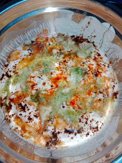 दही भल्ला चाट (dahi bhalla chaat recipe in Hindi) रेसिपी मुख्य फोटो