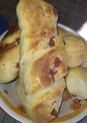 Una foto de Pan con salami