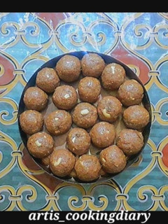 आटा ड्राई फ्रूट्स लड्डू (Aata dry fruits ladoo recipe in Hindi) रेसिपी मुख्य फोटो