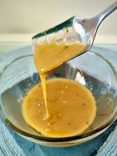 Una foto de Vinagreta de mostaza y miel