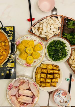 Hình của món Lẩu chao sa tế má đùi gà.