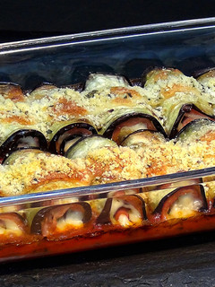 Foto principal de Rollitos de berenjena con jamón York y queso al horno