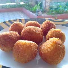 A picture of Bola bola kentang keju.