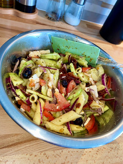 Une photo de Salade froide : pâtes à la grecque