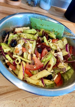 Une photo de Salade froide : pâtes à la grecque