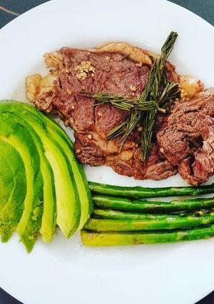 Una foto de Rib eye a la mantequilla