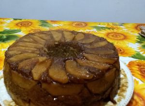 Una foto de Avena, copos de maíz, bananas y manzanas súper torta invertida😋