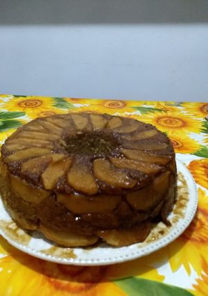 Una foto de Avena, copos de maíz, bananas y manzanas súper torta invertida😋