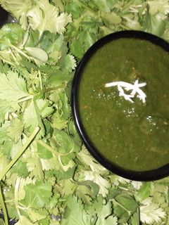 धनिया हरी चटनी(dhaniya hari chutney recpie in hindi) रेसिपी मुख्य फोटो