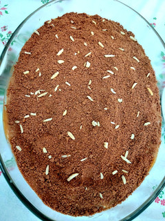 عکسی از دستور کیک یخچالی با قهوه گلد و بیسگویت پتی بور کاکائویی