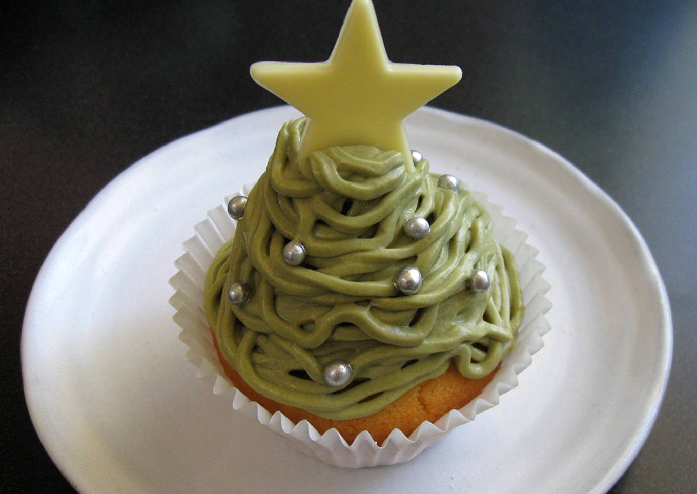 Matcha & Chestnut Christmas Cupcakes