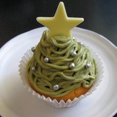 Matcha & Chestnut Christmas Cupcakes A picture of Matcha & Chestnut Christmas Cupcakes.
