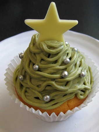 Recipe Matcha &amp; Chestnut Christmas Cupcakes which So Delicious