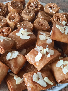 Una foto de Dulces de miel marroquíes/ receta fácil y económica