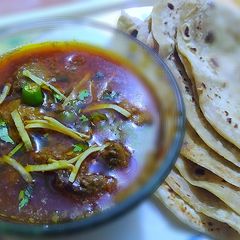A picture of Chicken liver gravy with tortillas🍲🌶️😋.