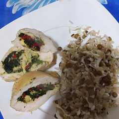 A picture of Pechuga de pollo rellena.