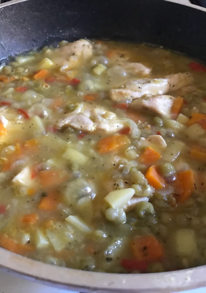 Una foto de Pollo arvejado