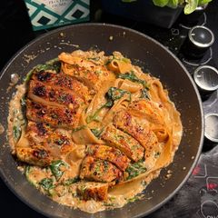 A picture of Creamy chicken spinach pasta ✨.