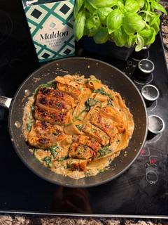 A picture of Creamy chicken spinach pasta ✨.