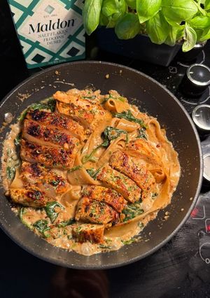 A picture of Creamy chicken spinach pasta ✨.