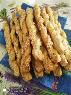 Mákos,szezámos csavart ropi recept fotója
