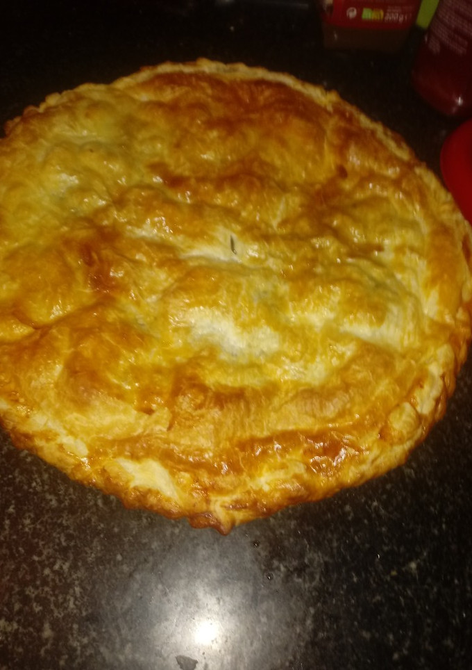 Una foto de Empanada de queso bacon dátiles y cebolla caramelizada