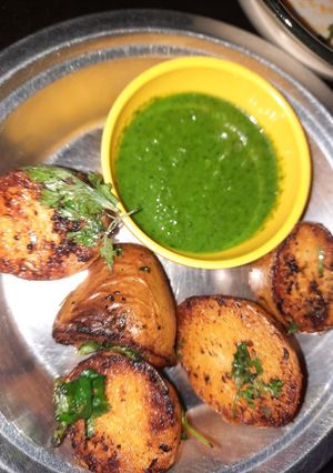 રોસ્ટેડ પોટેટો (Roasted potatoes Recipe in Gujarati) રેસીપી મુખ્ય ફોટો