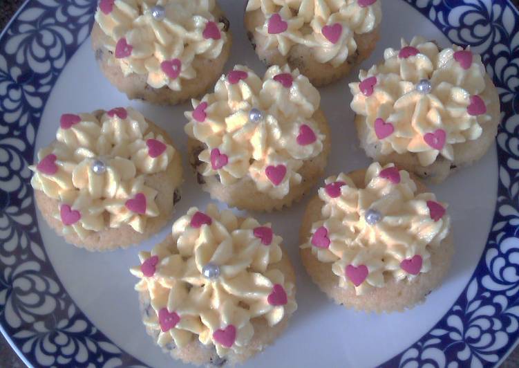 Recipe of Ultimate Queen cupcakes with lemon icing